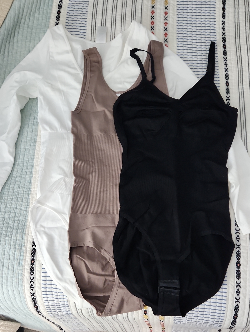 Luxmery Seamless Shaping Bodysuit - White, Black and Taupe - Medium